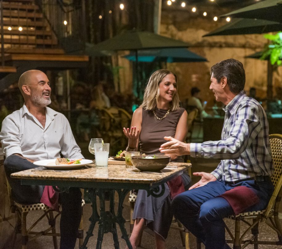 A group of professionals enjoying fine dining at an outdoor restaurant in Mazatlán.