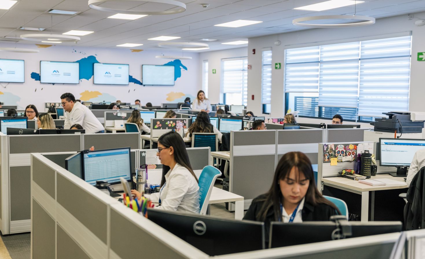 Office environment with employees working at computers, representing Tetakawi's workforce recruitment and training in Mazatlán, Mexico.