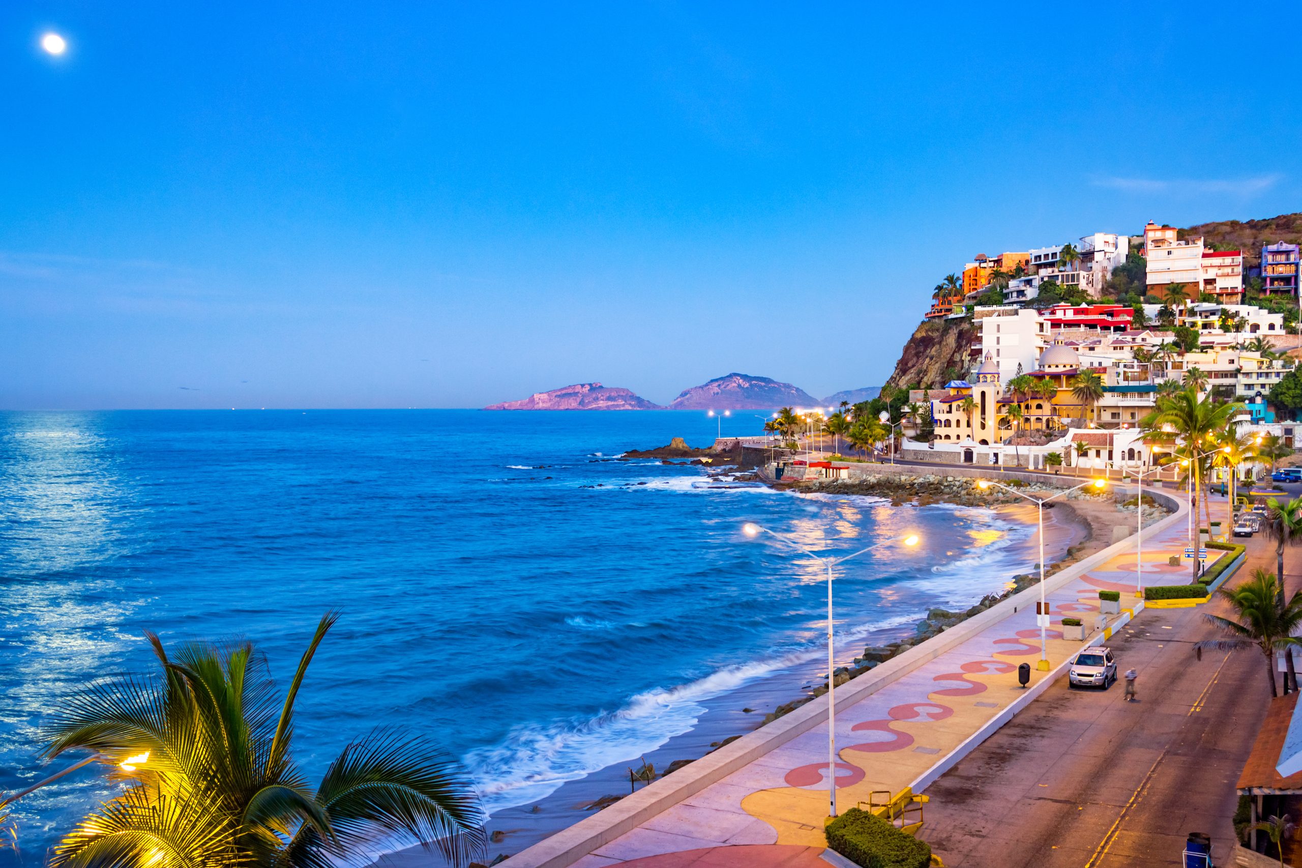 Mazatlán’s scenic coastal boardwalk at dusk, with ocean views and hillside architecture.