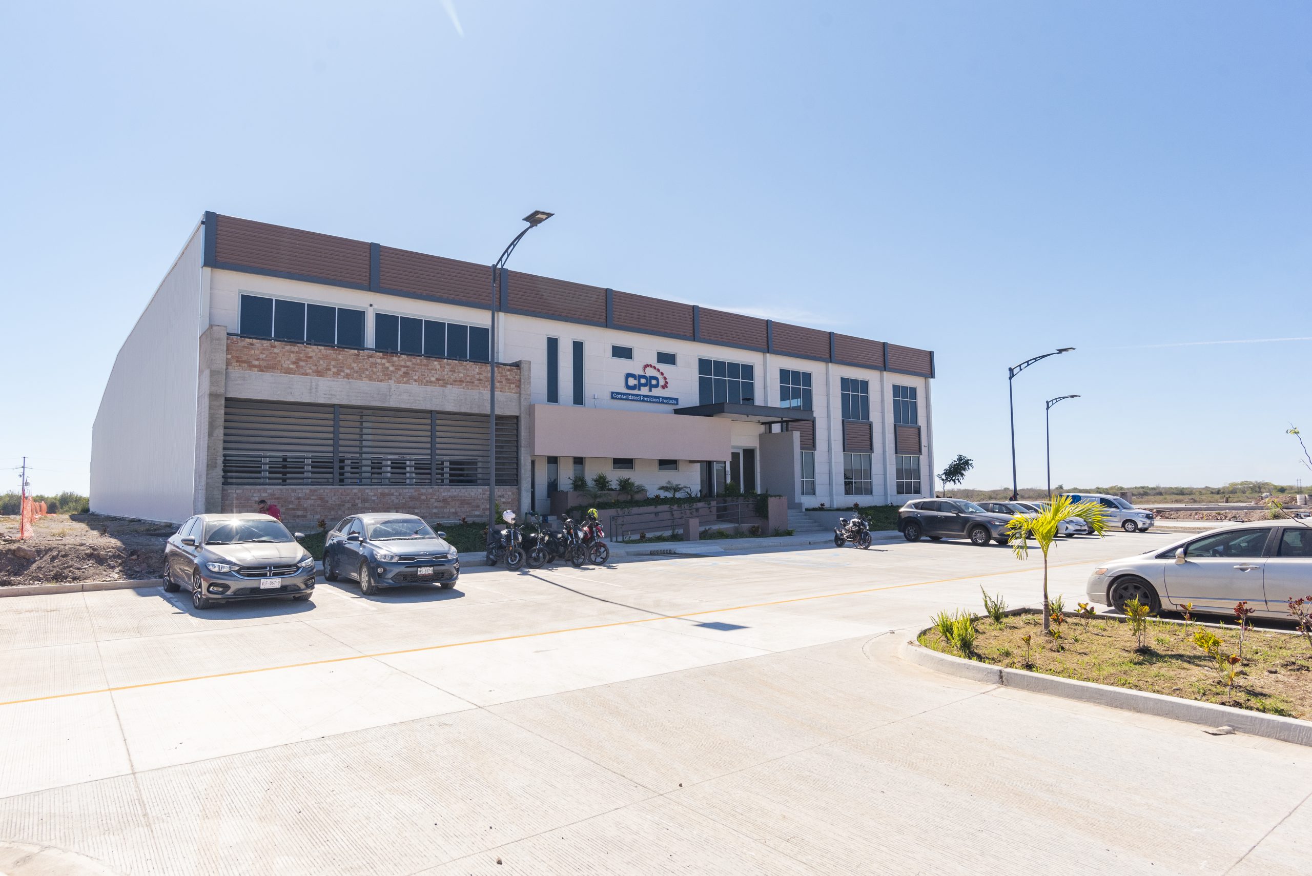 Exterior view of CPP’s Mazatlán aerospace manufacturing facility within the Tetakawi campus.